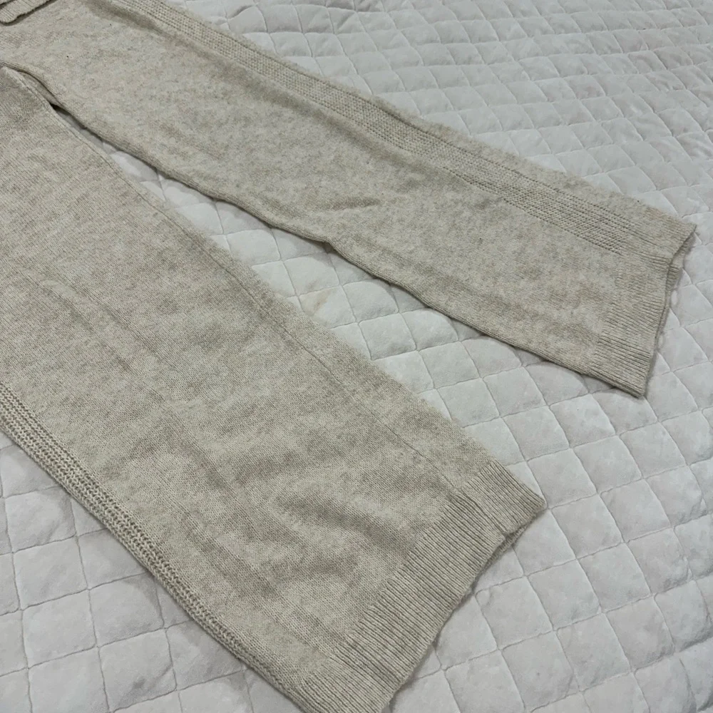 Cozy Knit Sweater and Pants Set in beige - Picture 5 of 8